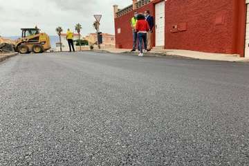  Hoya Pozuelo recibe con alegría los trabajos de reasfaltado de sus calles/TA.